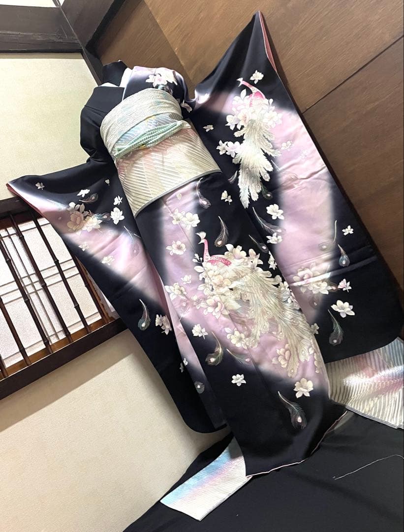振袖 フルセット6点サイズＬ孔雀花文　暈し染　黒地　銀彩　正絹