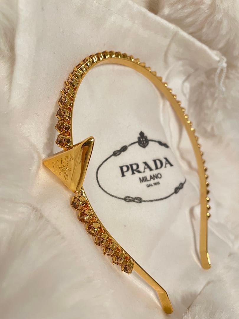 PRADA ゴールド ストーン付きヘアバンド カチューシャ