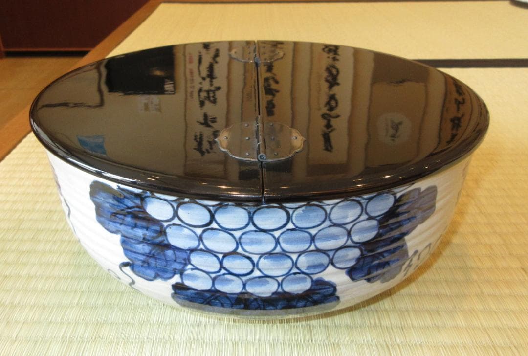 送料込【逢絢亭】茶道具 平水指 京焼 染付 葡萄の図 真塗の割蓋 平安桐鳳