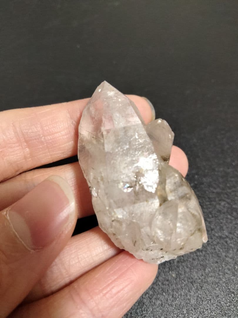 国産鉱物　山梨県　塩山竹森山34　天然水晶　　トルマリン入り水晶　早い者勝ち