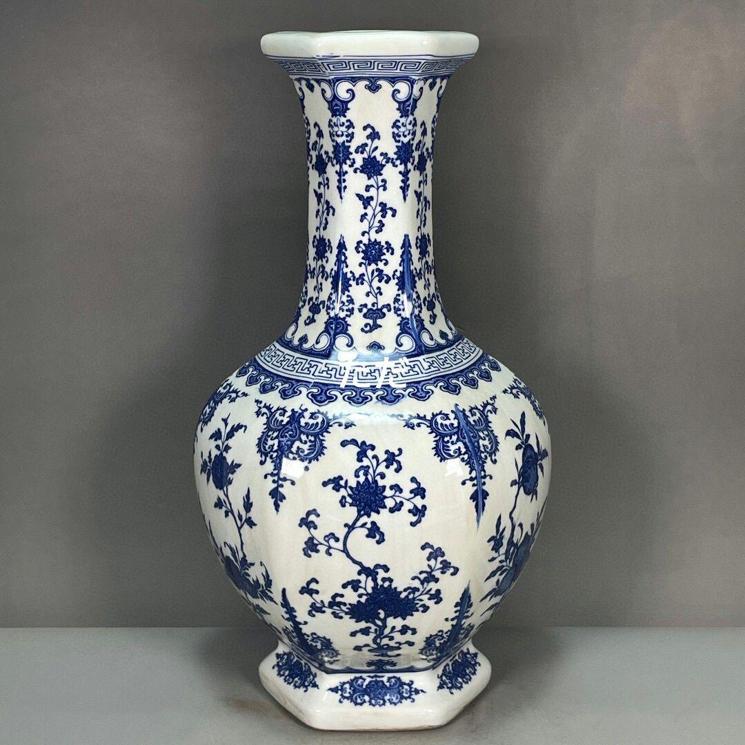 青花図案六稜花瓶 景徳鎮 陶磁器 装飾品 現代工芸品 美術品 置物