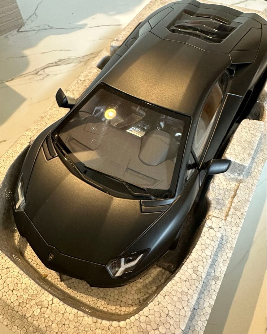 オートアートアベンタドール　LP700-4ランボルギーニ1:18 マットブラック