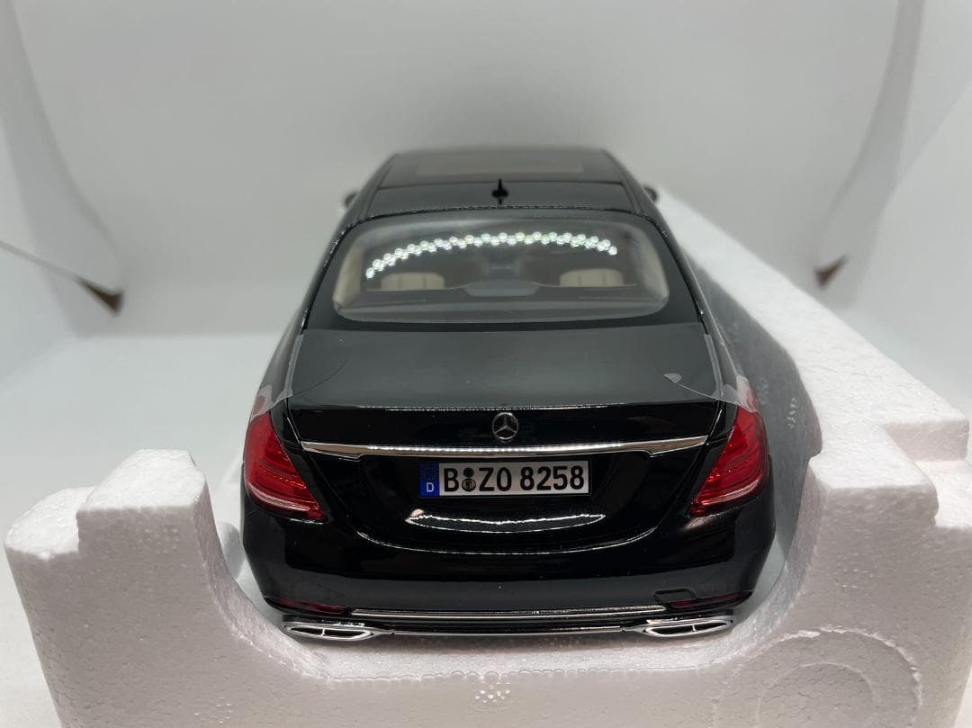 304-011 ノレブ 1/18 メルセデスベンツ S 650 2019