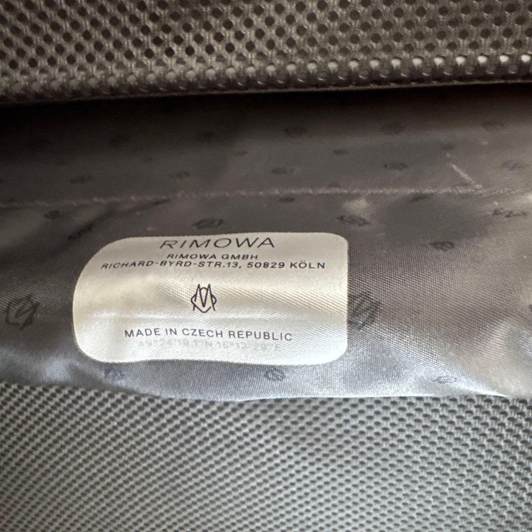 リモワ　RIMOWA essential M BLACK