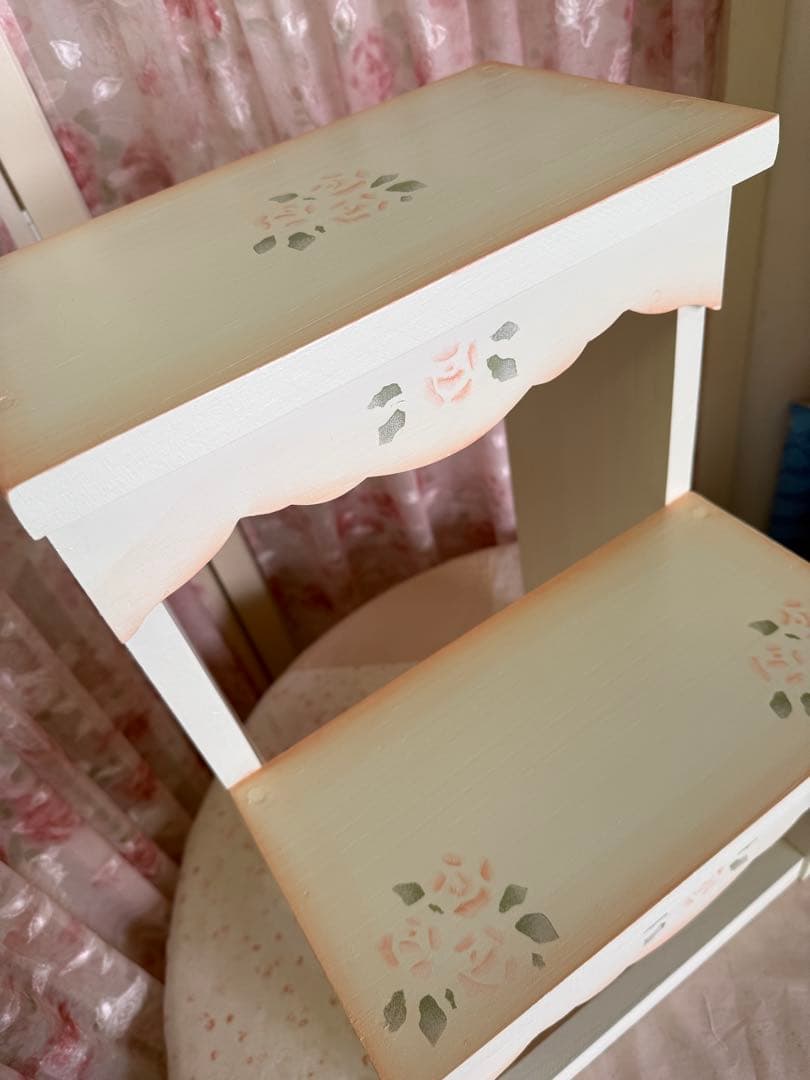 薔薇の踏み台　トアローズ２段　ディテーブルにも　オットマンにも　ディスプレイ台