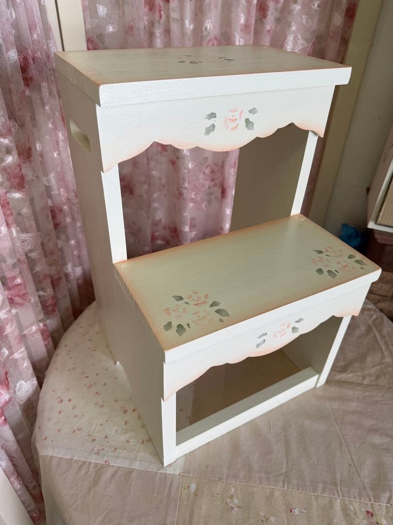 薔薇の踏み台　トアローズ２段　ディテーブルにも　オットマンにも　ディスプレイ台