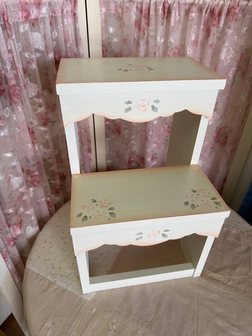 薔薇の踏み台　トアローズ２段　ディテーブルにも　オットマンにも　ディスプレイ台