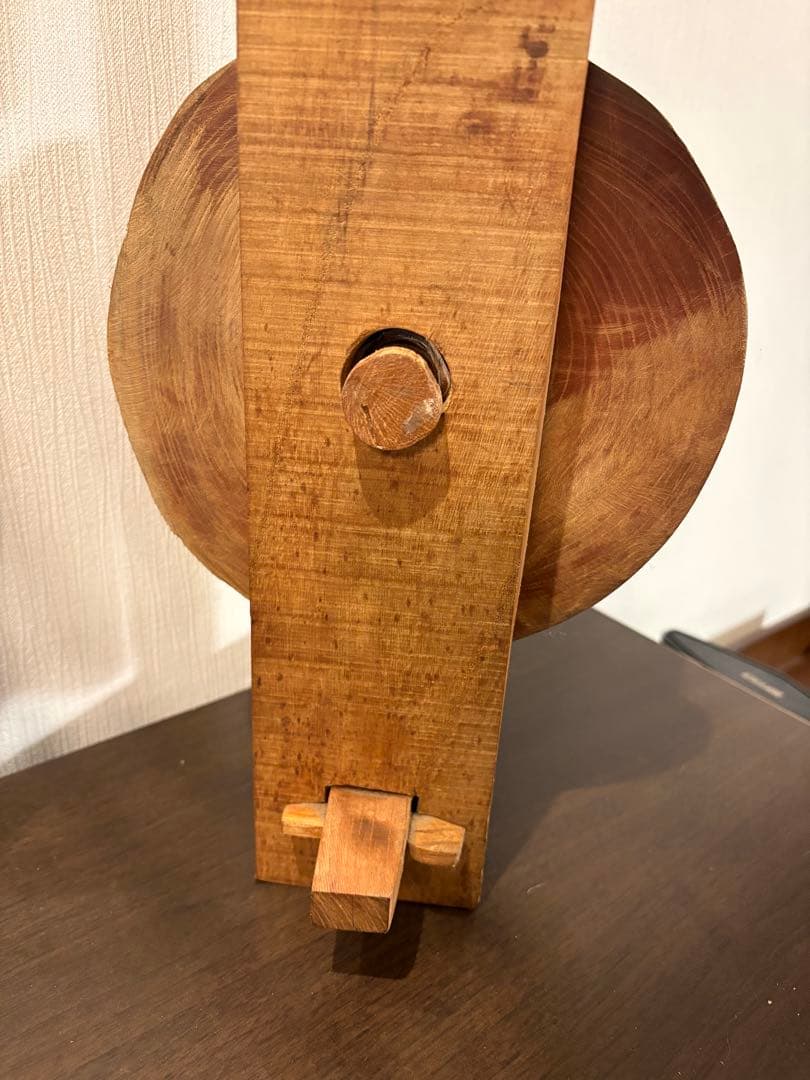 木製の滑車　伝統的な木製道具