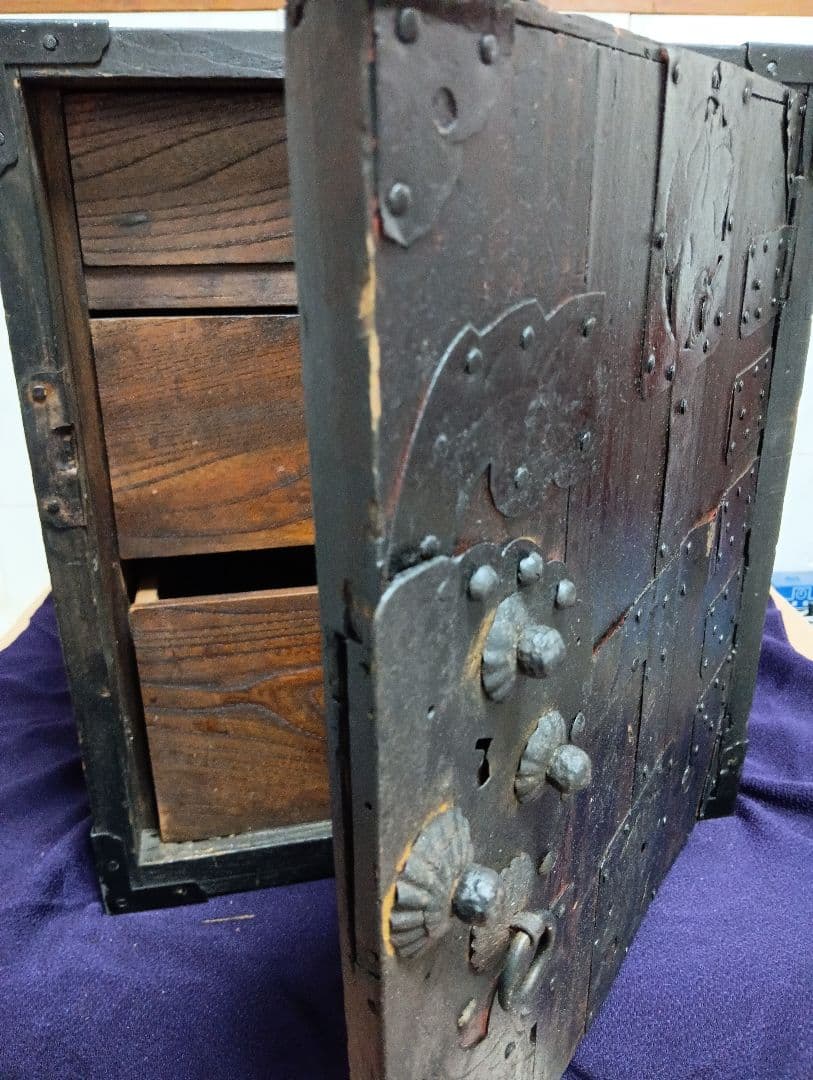 江戸時代後期幕末頃〜明治時代前年期頃讃岐國蔵出時代古鉄金具付木製船箪笥当時物