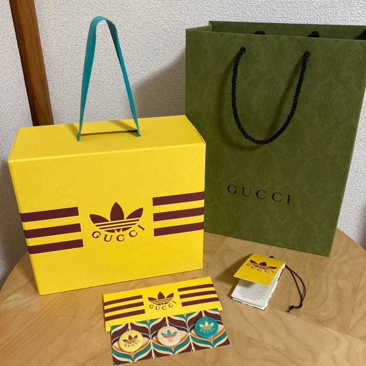 GUCCI addidas コラボ　ボックス　バッジ　ショッピングバッグ　セット