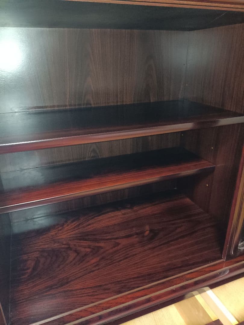 【引取り限定】ダークブラウン木製茶タンス ガラス扉付き