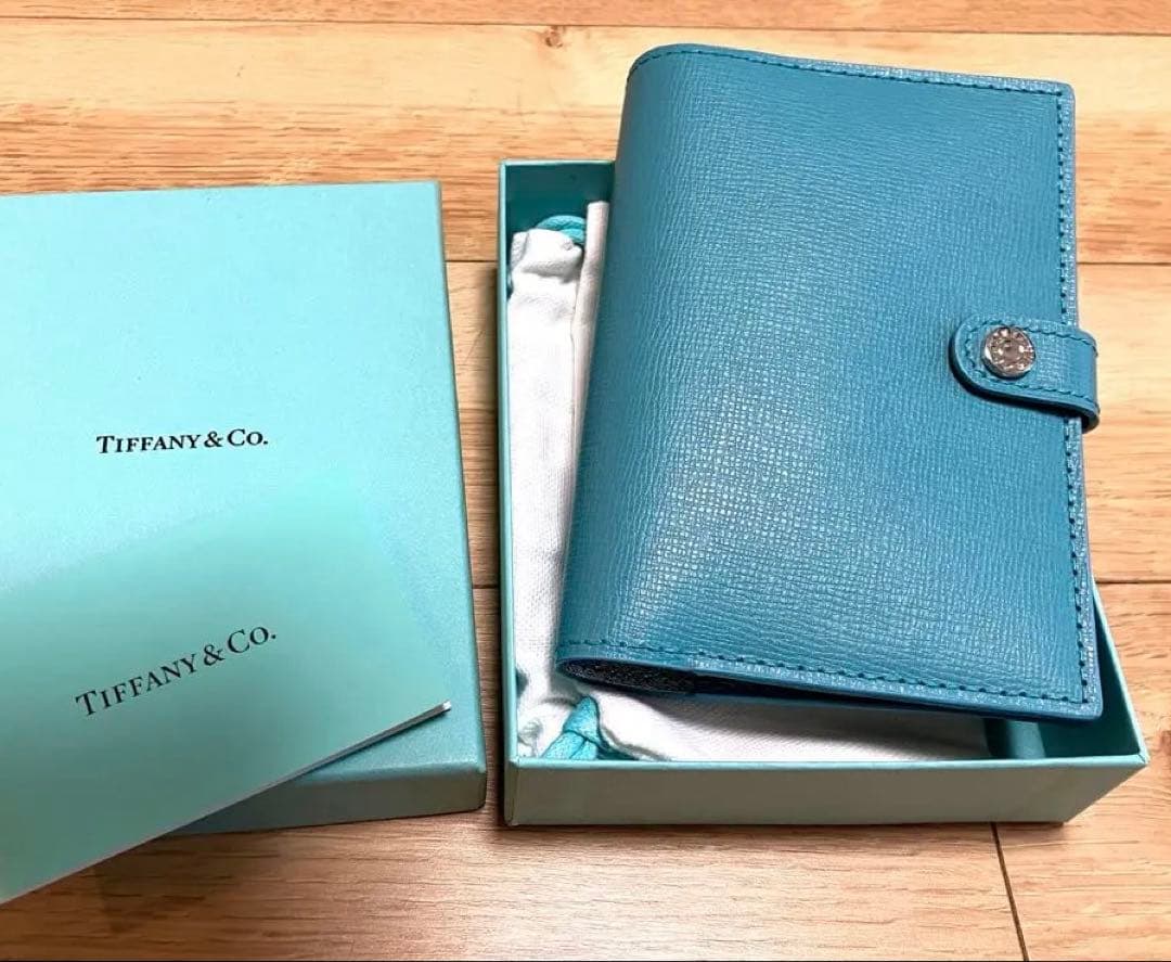 【新品未使用】ティファニー ターコイズブルー レザー パスポートケース