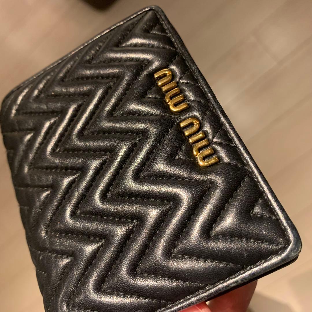 MIUMIU ブラックレザー 二つ折り財布