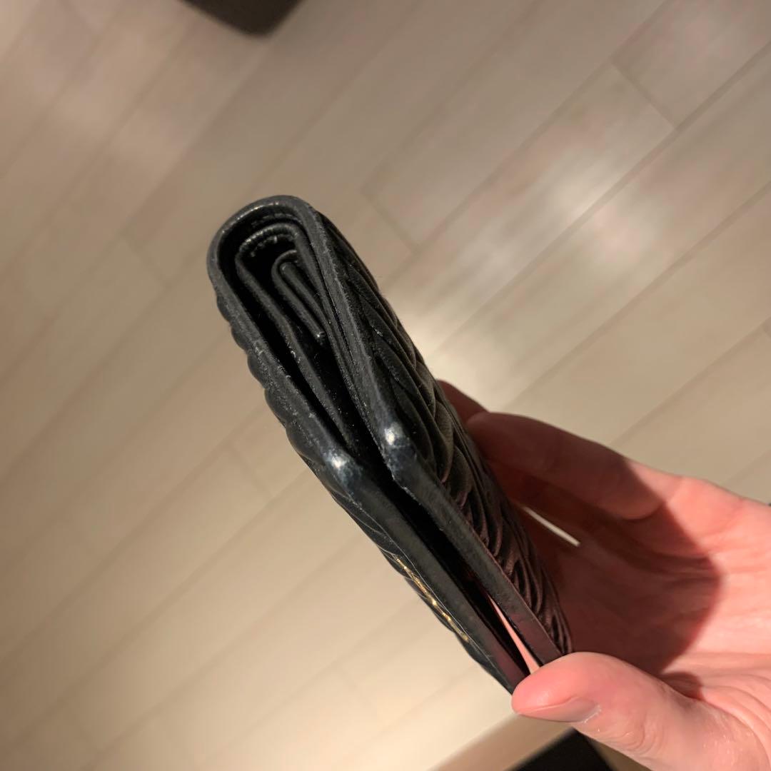 MIUMIU ブラックレザー 二つ折り財布