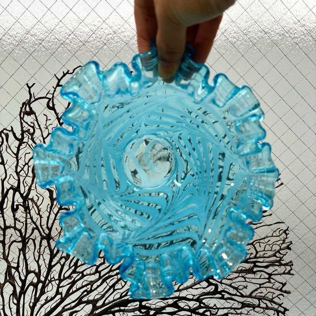 骨董　時代ガラス　希少　電笠フリル　掻き揚げ紋　　水色ガラス　菓子鉢　ウラン１客