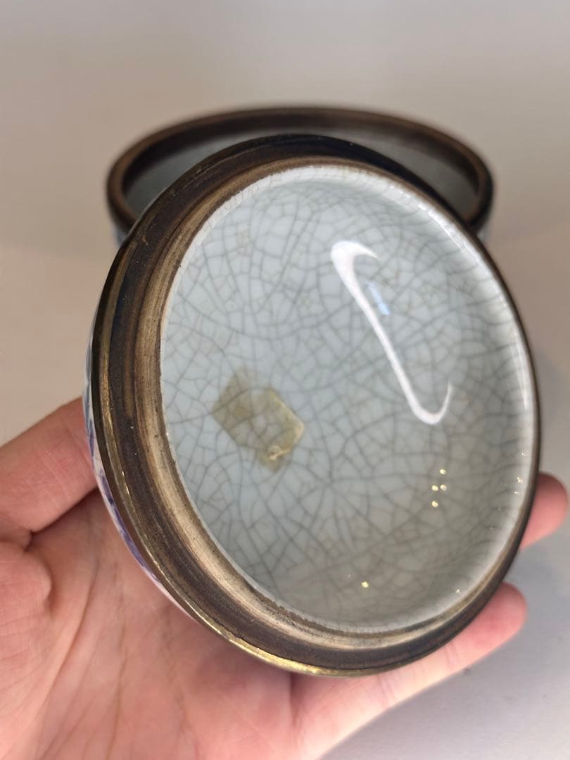 洪憲年製　染付　人物図　蓋付小壺　開片　包銀口　底款有り　青花　古陶磁