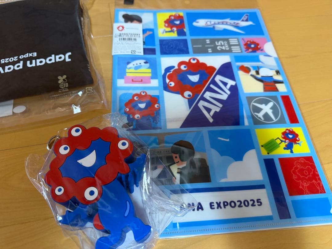 大阪万博　黒ミャクミャクピンバッジ４種　ドラえもんトートバッグ　グッズ新品未開封