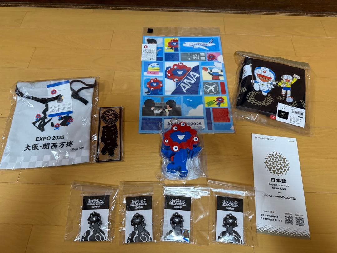 大阪万博　黒ミャクミャクピンバッジ４種　ドラえもんトートバッグ　グッズ新品未開封