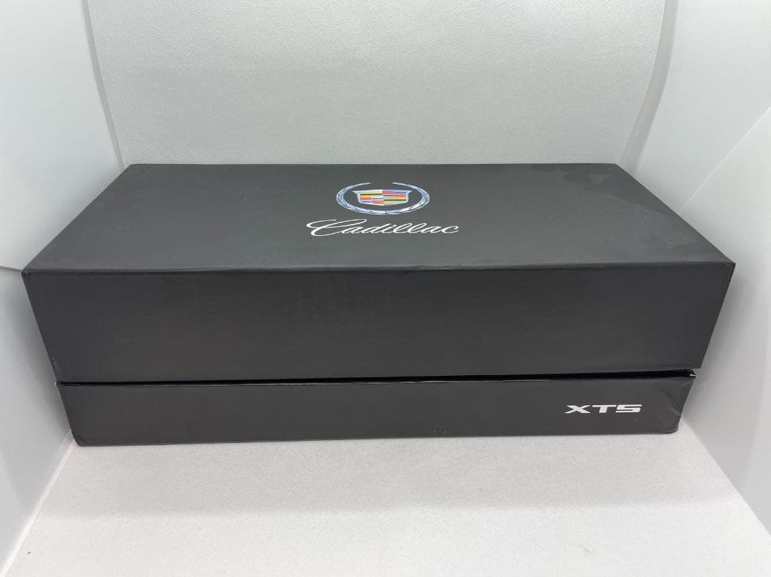 102-005 1/18 キャデラック Cadillac XTS グレー