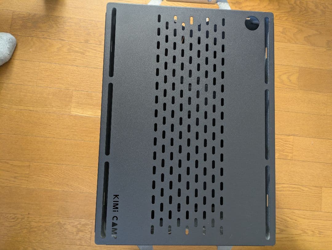 スノ−ピ−クシェルフコンテナ25 2台セットレッグとミキキヤンプの天板付き。