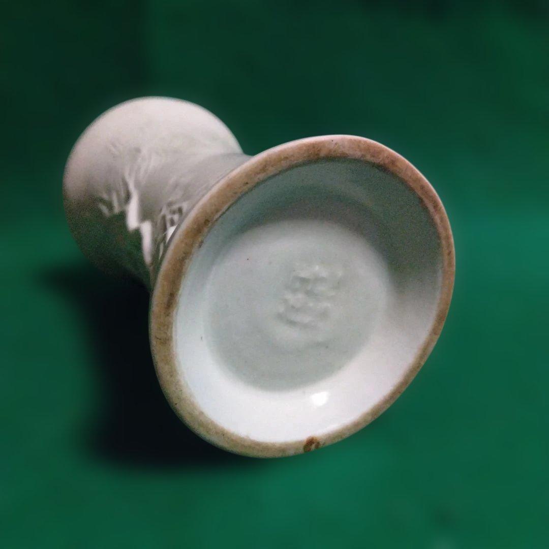 浮世絵風彫刻の陶器花瓶