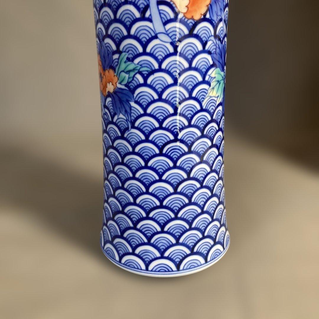 【市川光春】色鍋島の伝統　鍋島藩窯　御庭焼　市川光春作　錦牡丹波波地文　花瓶