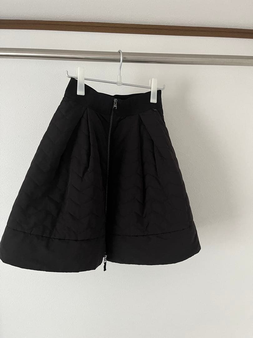 アルマーニエクスチェンジ黒 キルティングフレアスカート　ウエストゴム