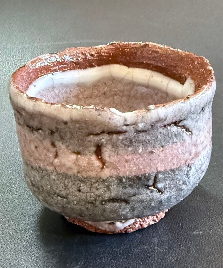 小山厚子　灰釉ぐい呑　共箱、布、栞