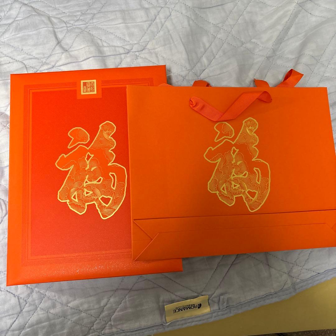 「縁起の良い意匠を施した、純銀製の高級中国ギフト工芸品」