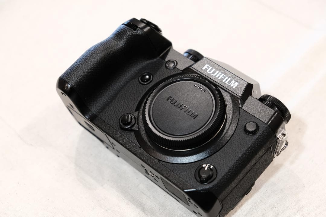 【美品】［ショット数28］ FUJIFILM X-H1ボディ ミラーレス一眼