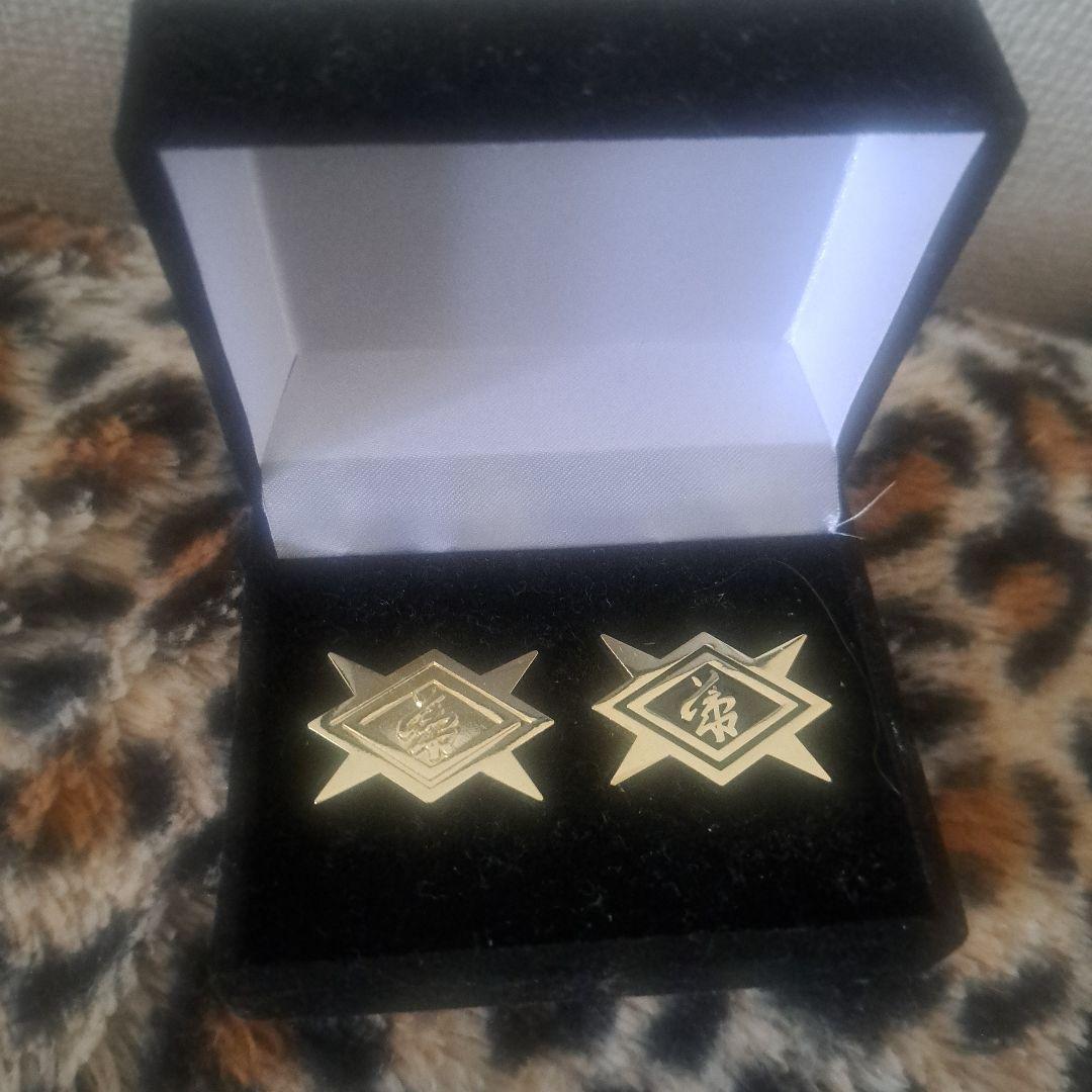 刃牙展 花山薫グッズ 花山組ピンバッジ2個セット ケース付き