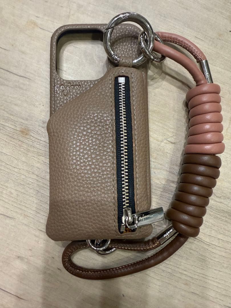 ajew ブラウンレザー調iPhoneケース　iPhone１６Pro