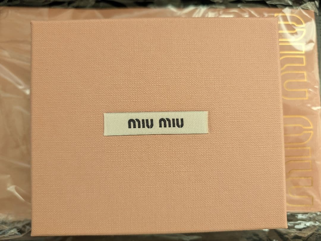 Miu Miu ピンク レザー 二つ折り財布