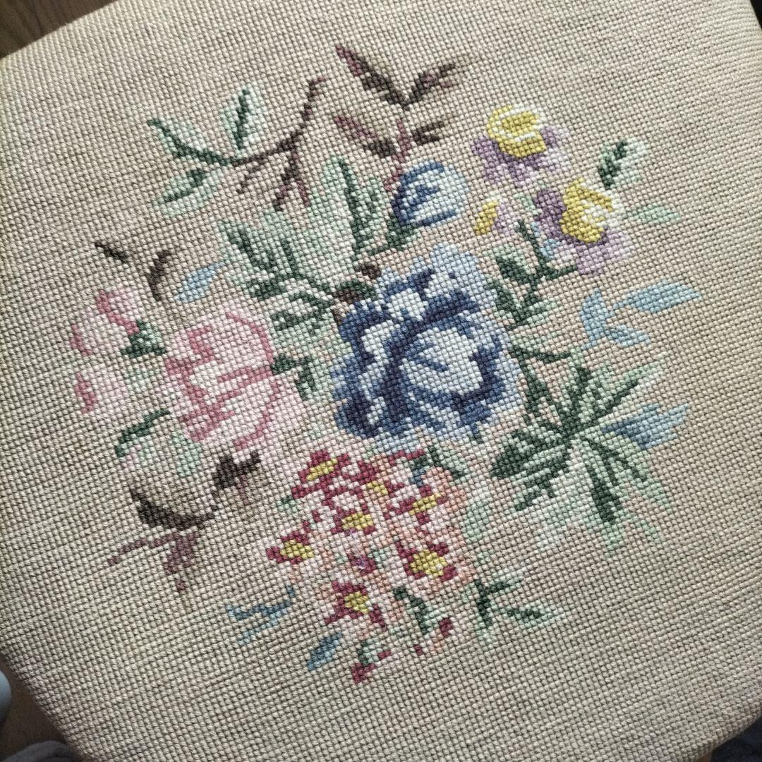 時間限定値下①木製　刺繍　椅子　アンティーク　プチポワン　チェア　イギリス　ミニ