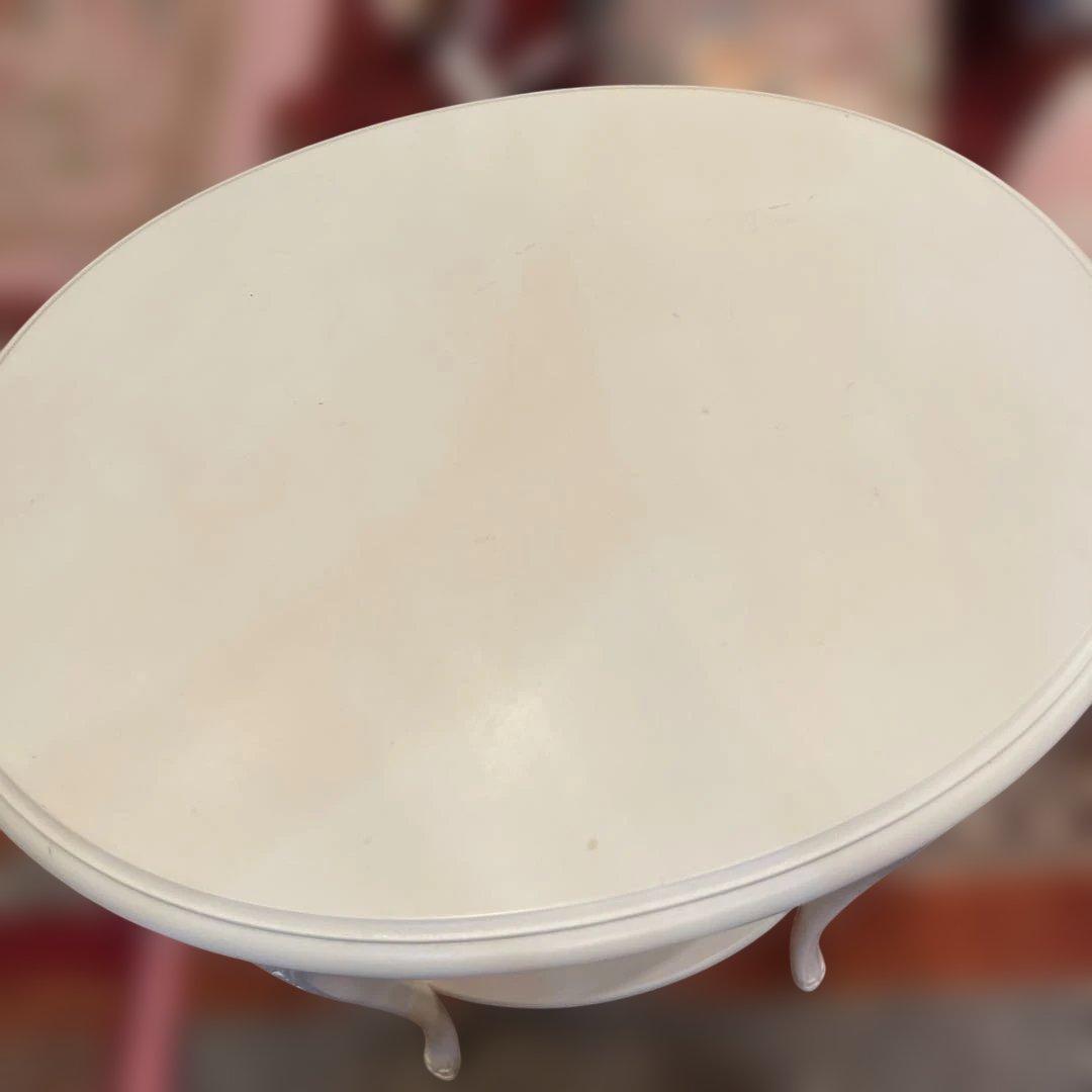 ロココ様式ゴールドの装飾アンティーク楕円形サイドテーブル下段棚付クリームホワイト