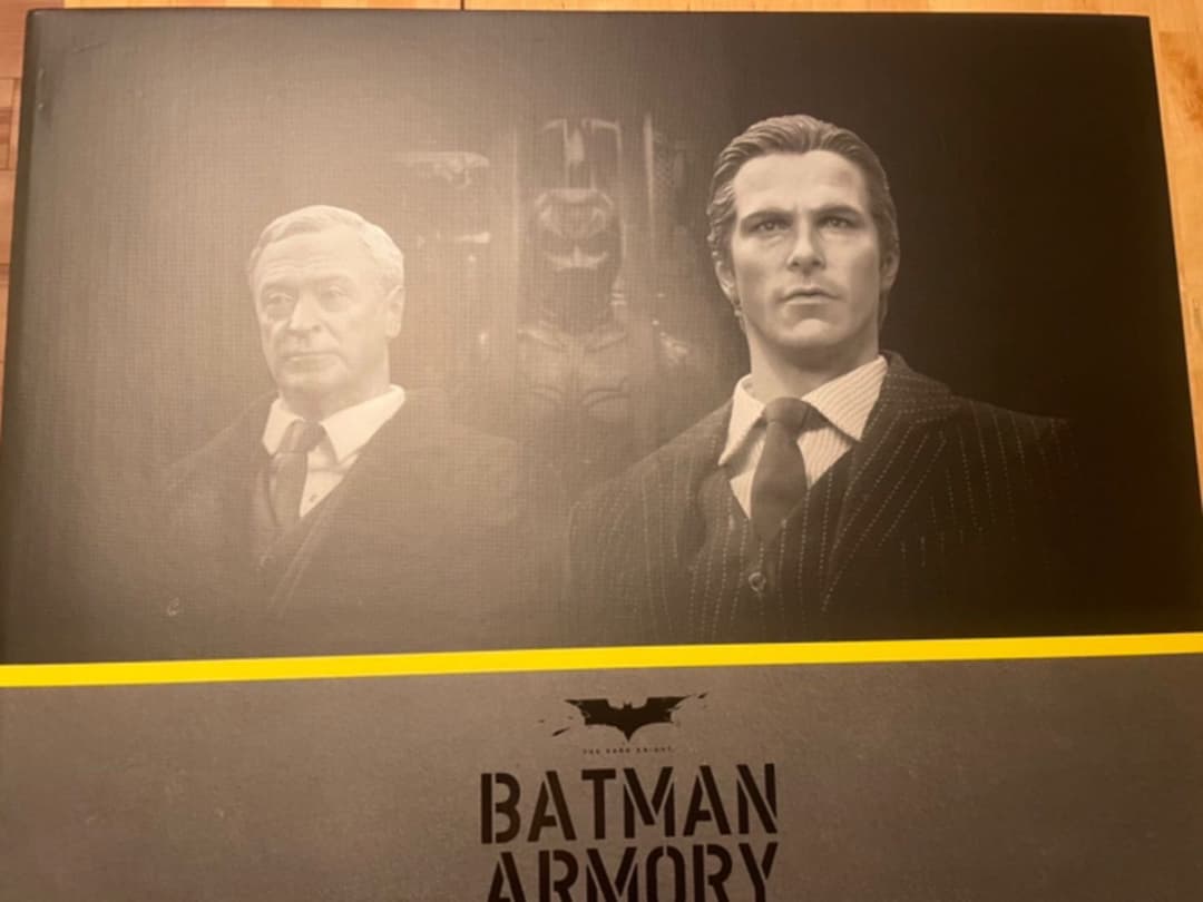 ホットトイズ　アルフレッドペニーワース&バット格納庫　ブルースウェイン付き