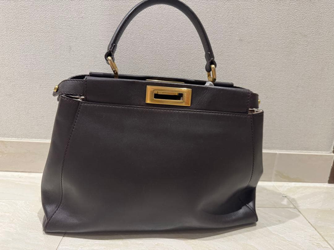 FENDI フェンディ 8BN226 ピーカブー ミディアム