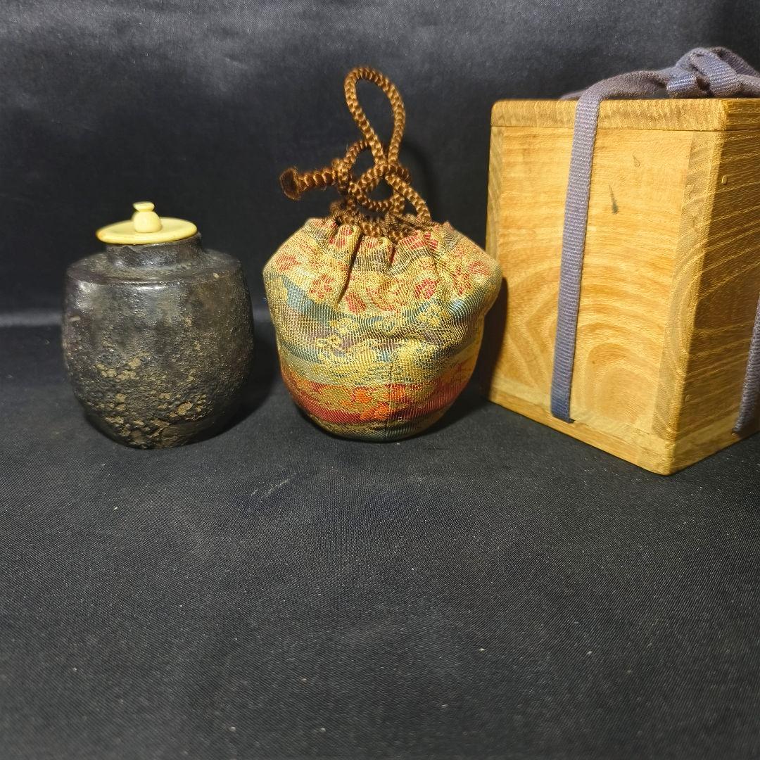 茶道具 肩衝茶入 古伊賀焼 黒釉自然素材蓋 西陣織仕覆 桐箱 江戸骨董古美術珍品