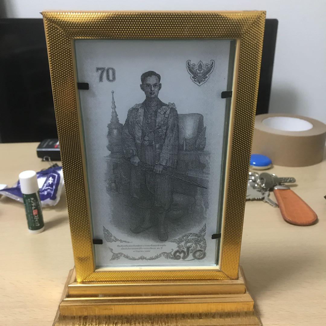 プミポン国王陛下の肖像画