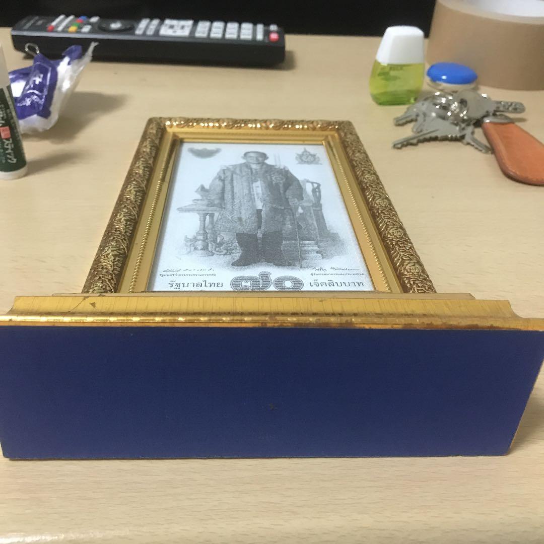 プミポン国王陛下の肖像画