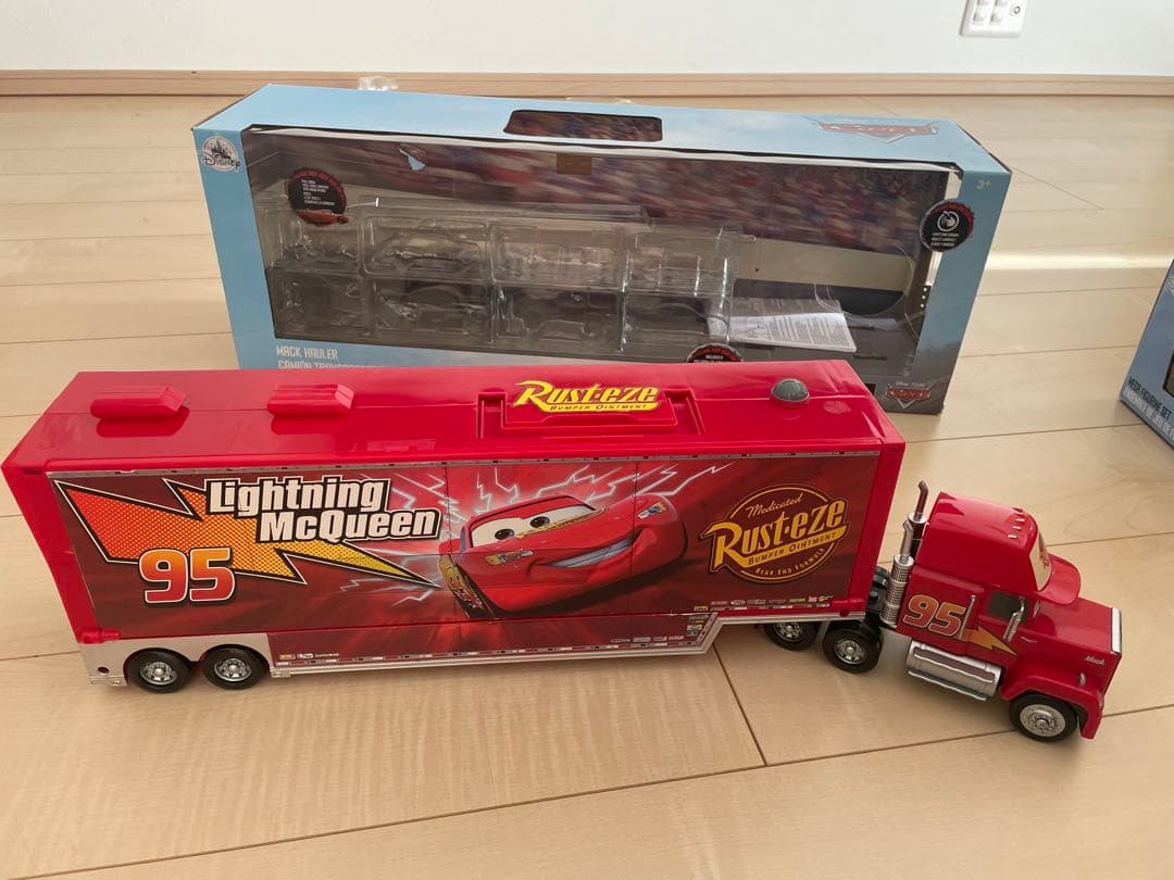 ミニカー MACK HAULER DISNEY