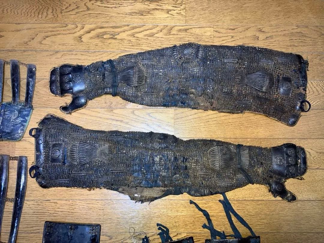 江戸期　甲冑の籠手、脛当て、草摺の部品セット