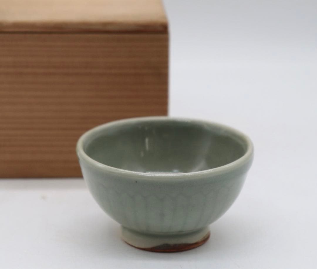 中国　明時代　青磁寿字紋小杯　龍泉青磁　木箱入　送料込み0529