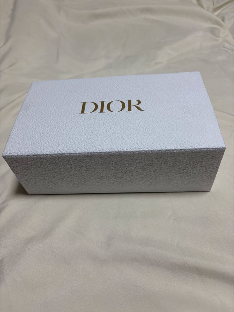 新品ディオールスキン フォーエヴァー　フルイド　グロウリキッドファンデーション