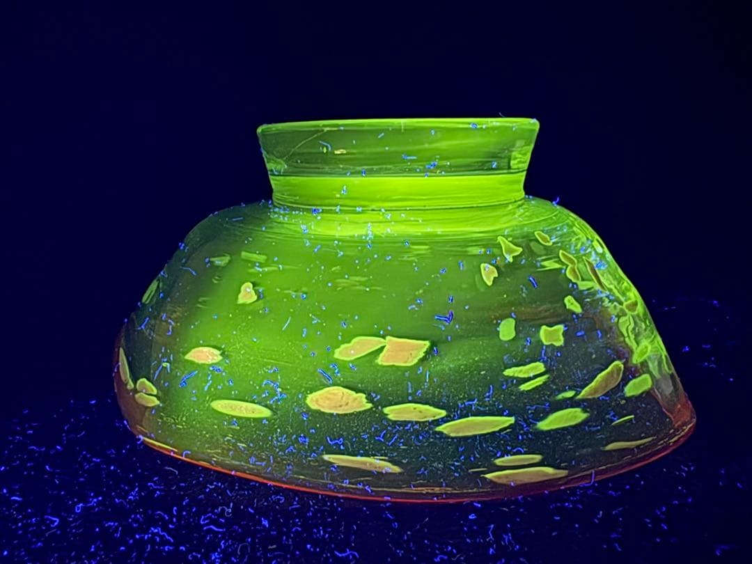 大正ガラス　和ガラス　ウランガラス 桃色縁　白雪模様