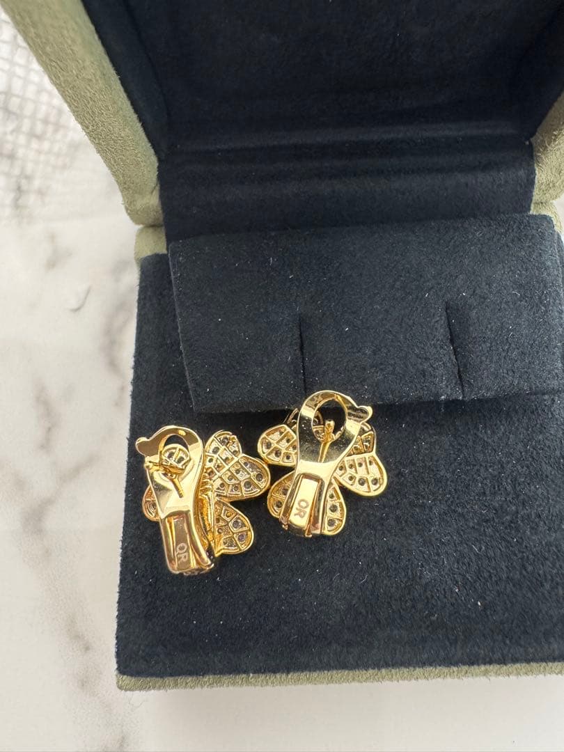 お花のピアス　キュービックジルコニア　クローバー