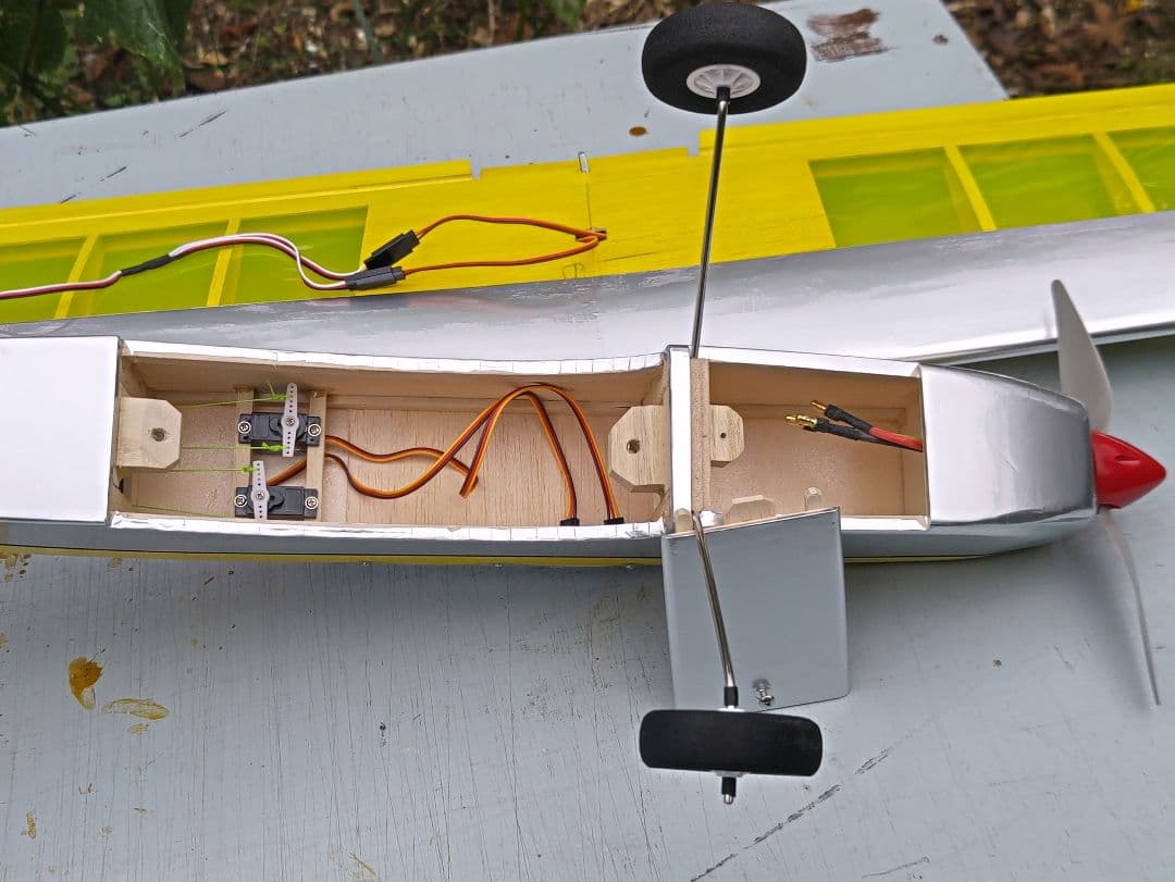 ラジコン飛行機（電動機）