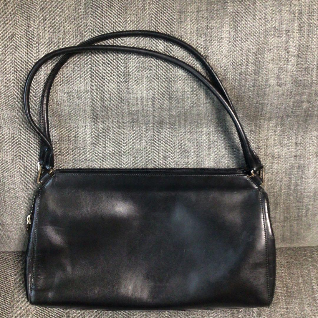 プラダ　黒　バック