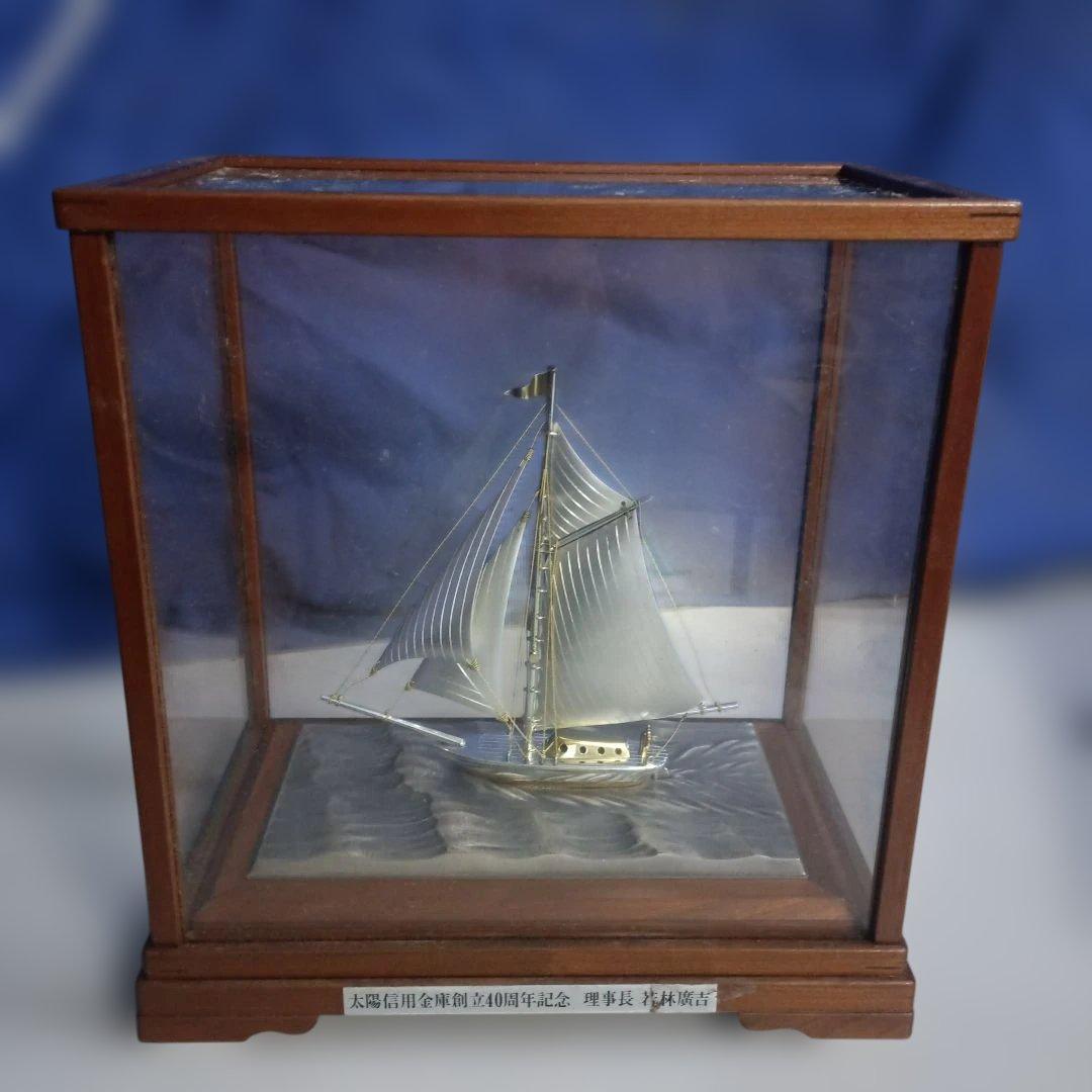 4558)銀製　ヨットの置物　銀製の刻印あり。