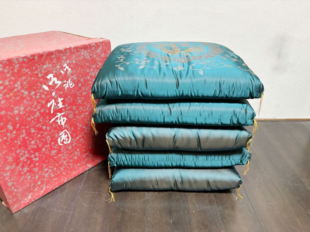 未使用 茶道具 手作り 緞子 厚地 座布団5客 八端判59cm×63cm敷物紙箱